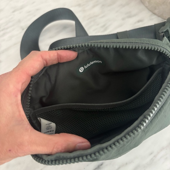 Lululemon Sage green 2L crossbody belt bag - Picture 2 of 2